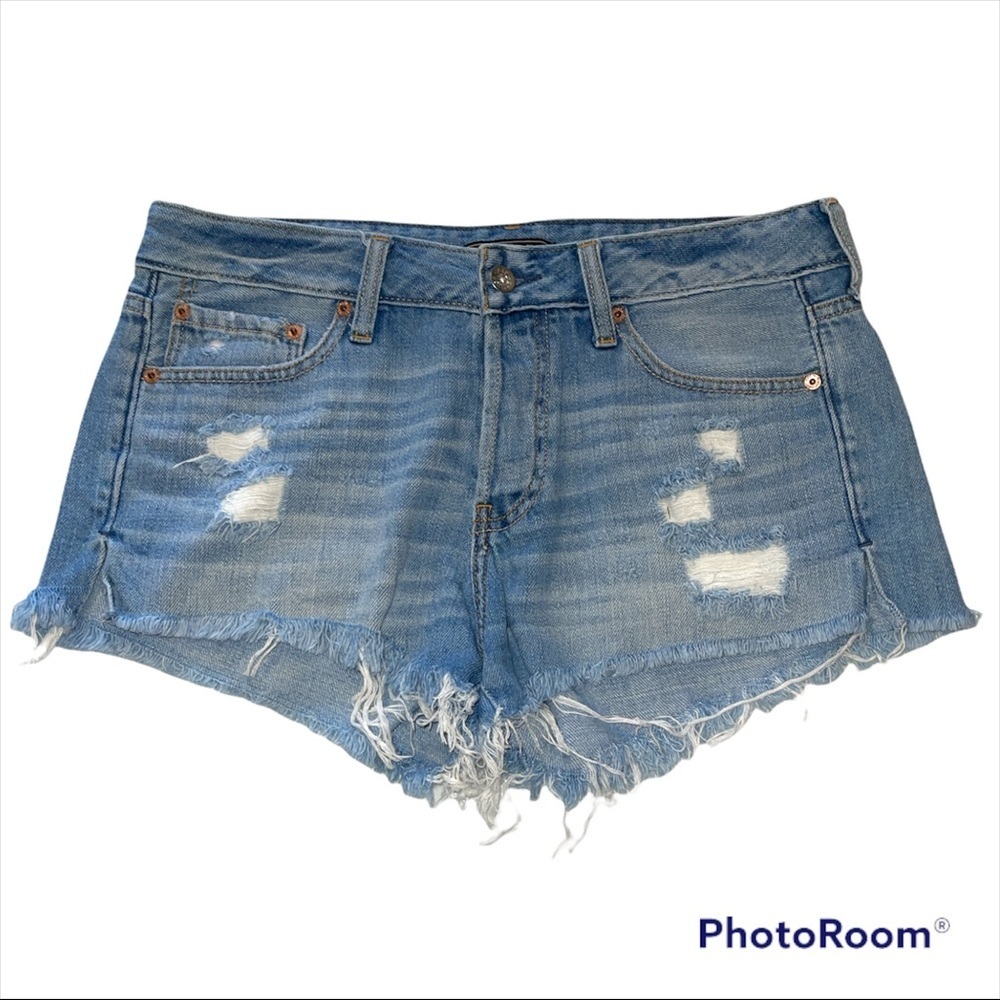 🌼Abercrombie & Fitch Distressed Denim Shorts🌼